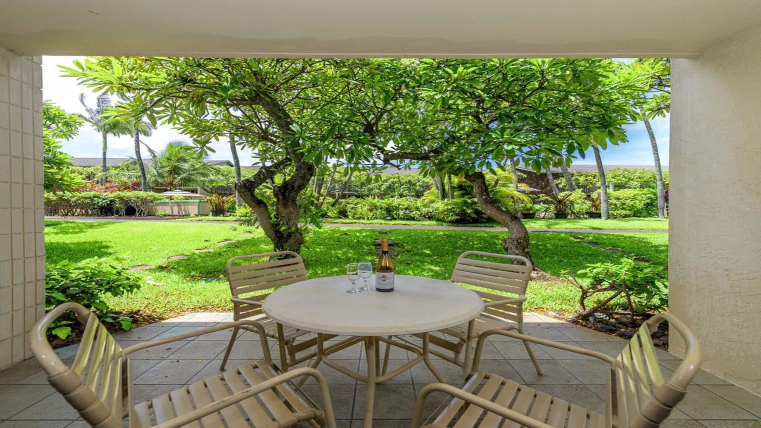 Condo in Lahaina · ★4.4 · 1 bedroom · 2 beds · 1 bath - Image 8