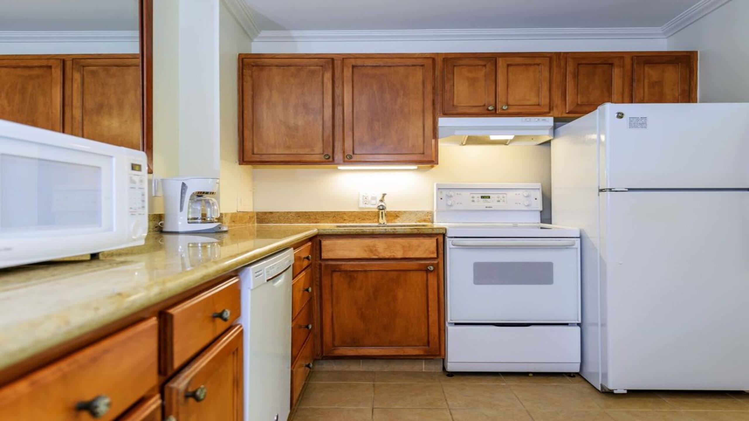 Condo in Lahaina · ★4.4 · 1 bedroom · 2 beds · 1 bath - Image 13