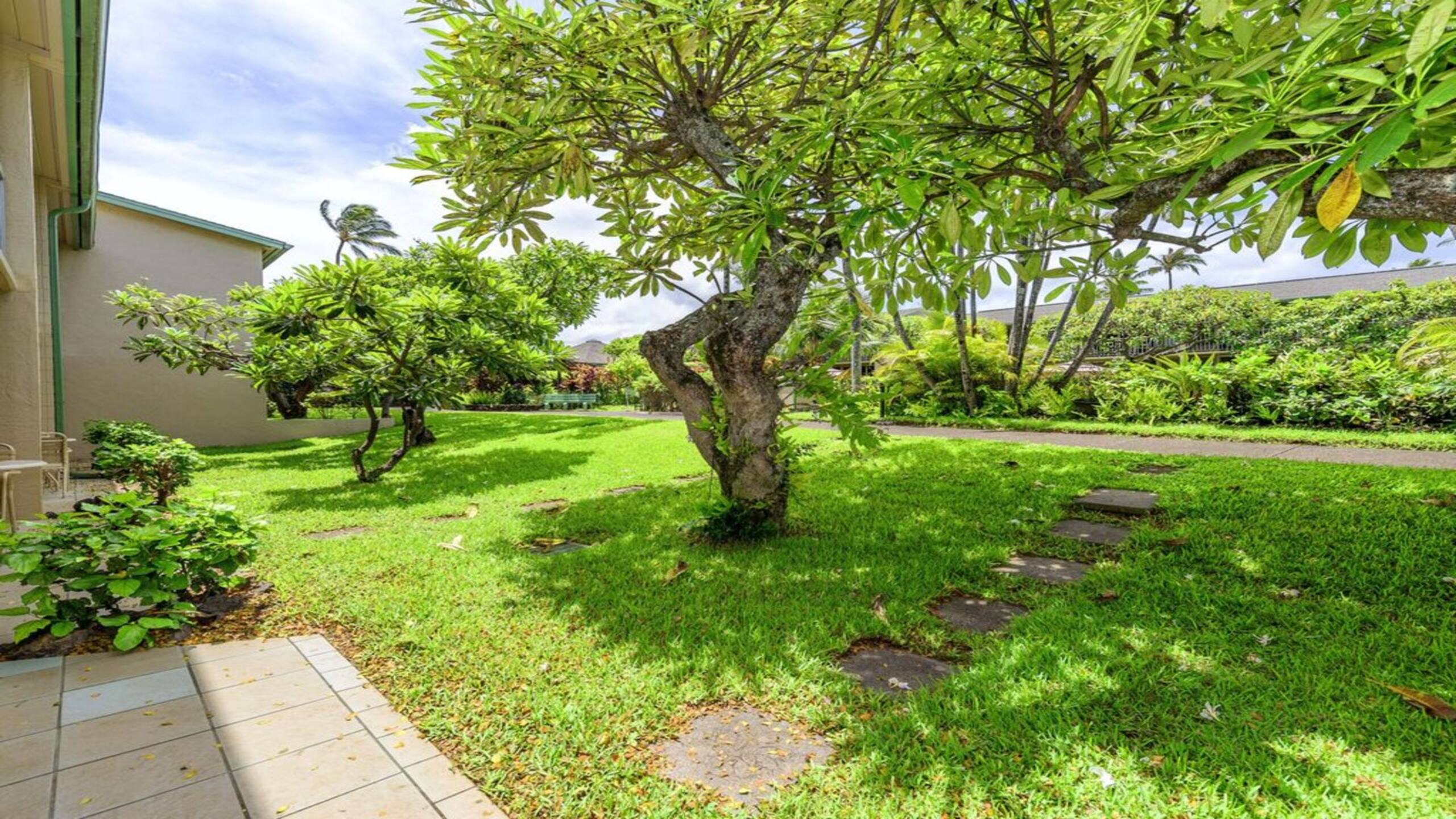 Condo in Lahaina · ★4.4 · 1 bedroom · 2 beds · 1 bath - Image 9