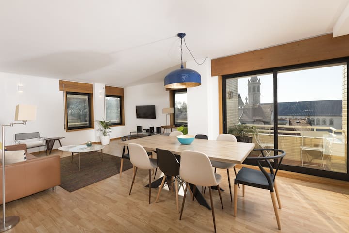 Lv Premier MQ2- view, ac, elevator, balcony, park