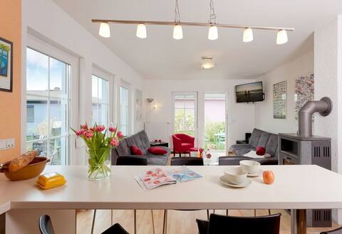 Erfolgreiche Airbnb-Immobilie: Holiday home Das blue house-2 SZ to max. 6 pers. in Peenemünde