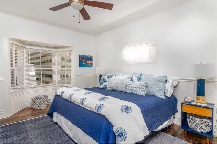 Cozy Master suite with a King bed.Ceiling Fan and flat screen TV.