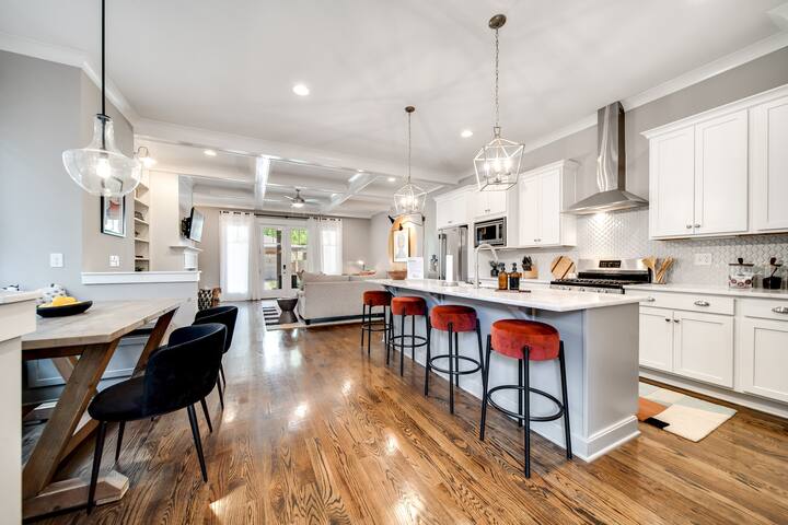 Nell’s Haven Two Miles to Downtown & Broadway gallery image 3