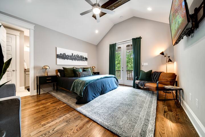 Nell’s Haven Two Miles to Downtown & Broadway gallery image 4