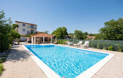 6 bedroom pet friendly home in Zmijavci