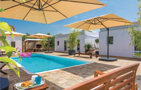 Pet friendly home in Petrcane with WiFi