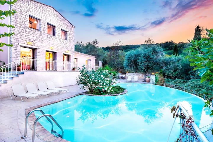 Villa Paola Kassiopi - Villa Paola Kassiopi - Βίλες προς ενοικίαση στην/στο  Kassiopi, Ionian Islands, Ελλάδα - Airbnb