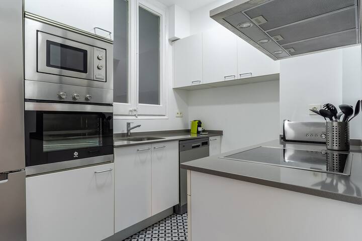 Beautiful apartment near Sagrada Familia gallery image 5