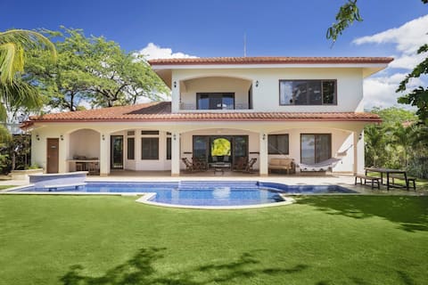 Mi Casa Soñada Spacious Beachfront House + Studio