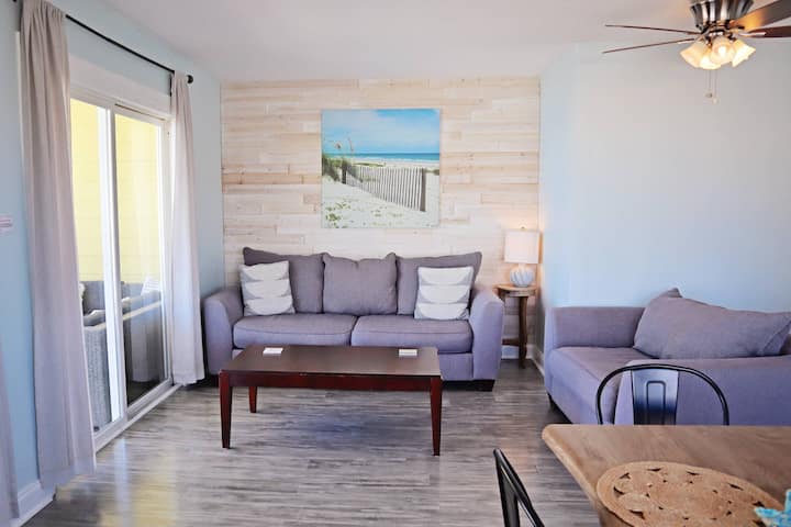 Second Row Ocean View, Pool, Close To Beach Access + Cb Pier, Dog Friendly - Carolina Beach, NC