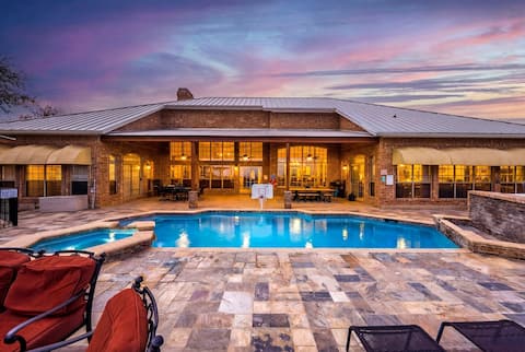 Vista Grande: Luxury Home w/ Heatable Pool & Views
