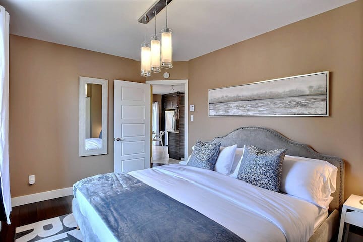 Dhoma kryesore e gjumit me krevat dopio "King Size"