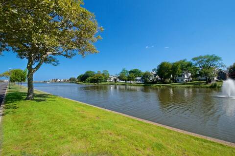 Beach Paradise - Spacious Home 5 Min Walk to Beach