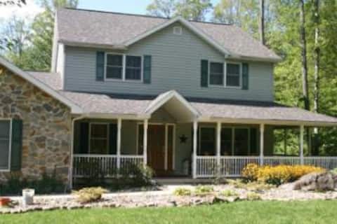 Spacious & Spectacular Home - Perfect for Entertaining