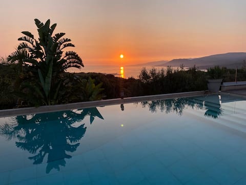 Large contemporary villa with pool