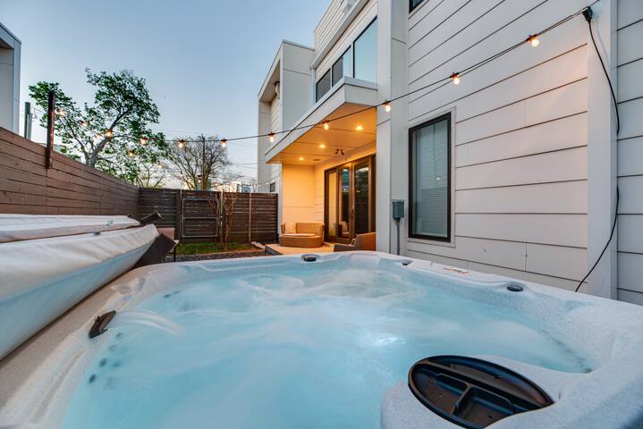 Downtown/Hottub/Music Row/20 foot ceiling/Gulch!.! gallery image 3