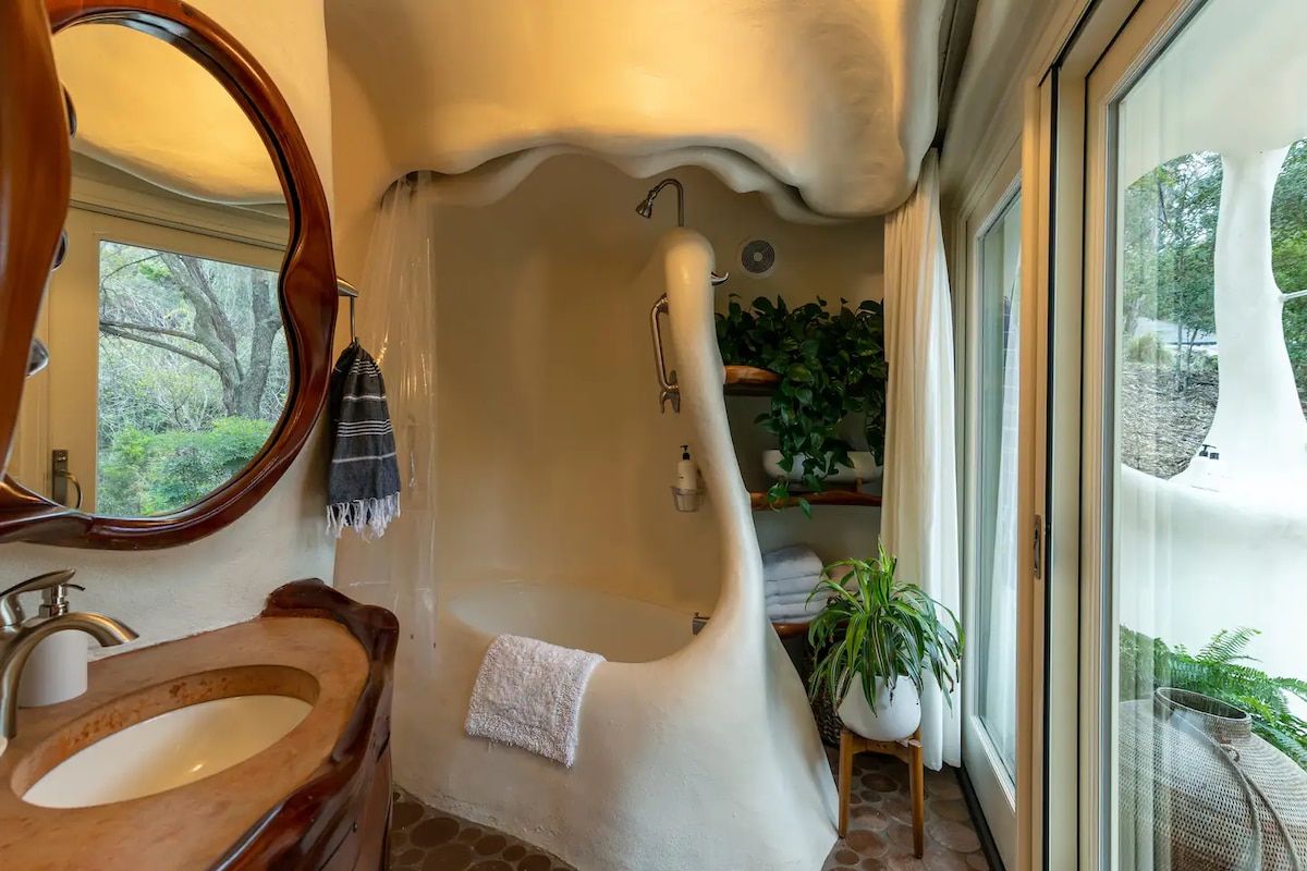 The Iconic Bloomhouse | Romantic Austin Escape