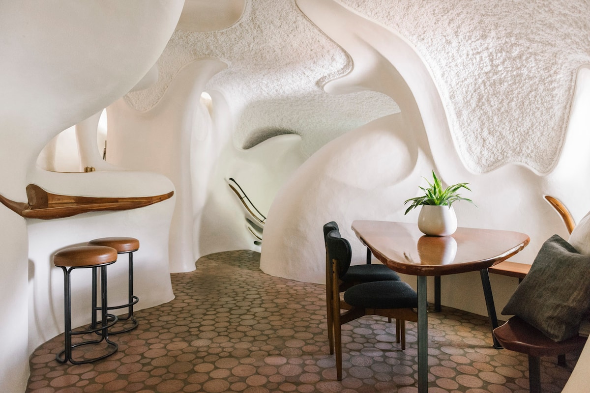 The Iconic Bloomhouse | Romantic Austin Escape