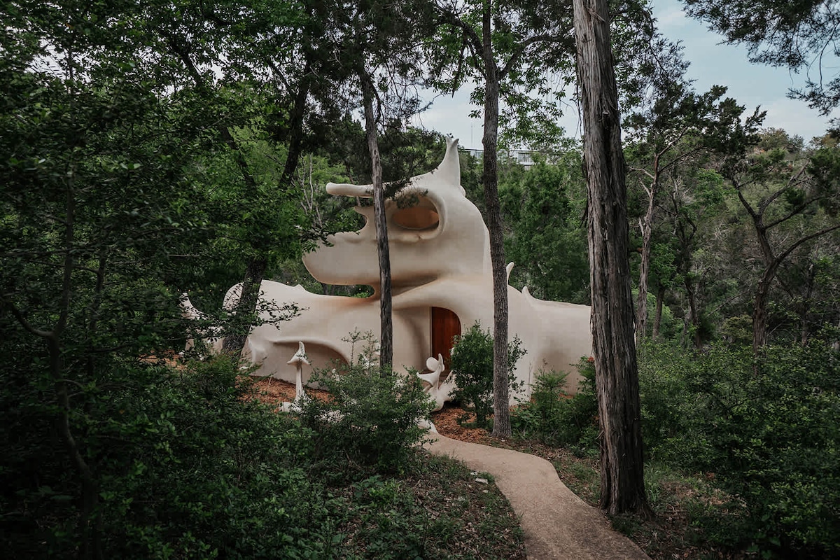 The Iconic Bloomhouse | Romantic Austin Escape