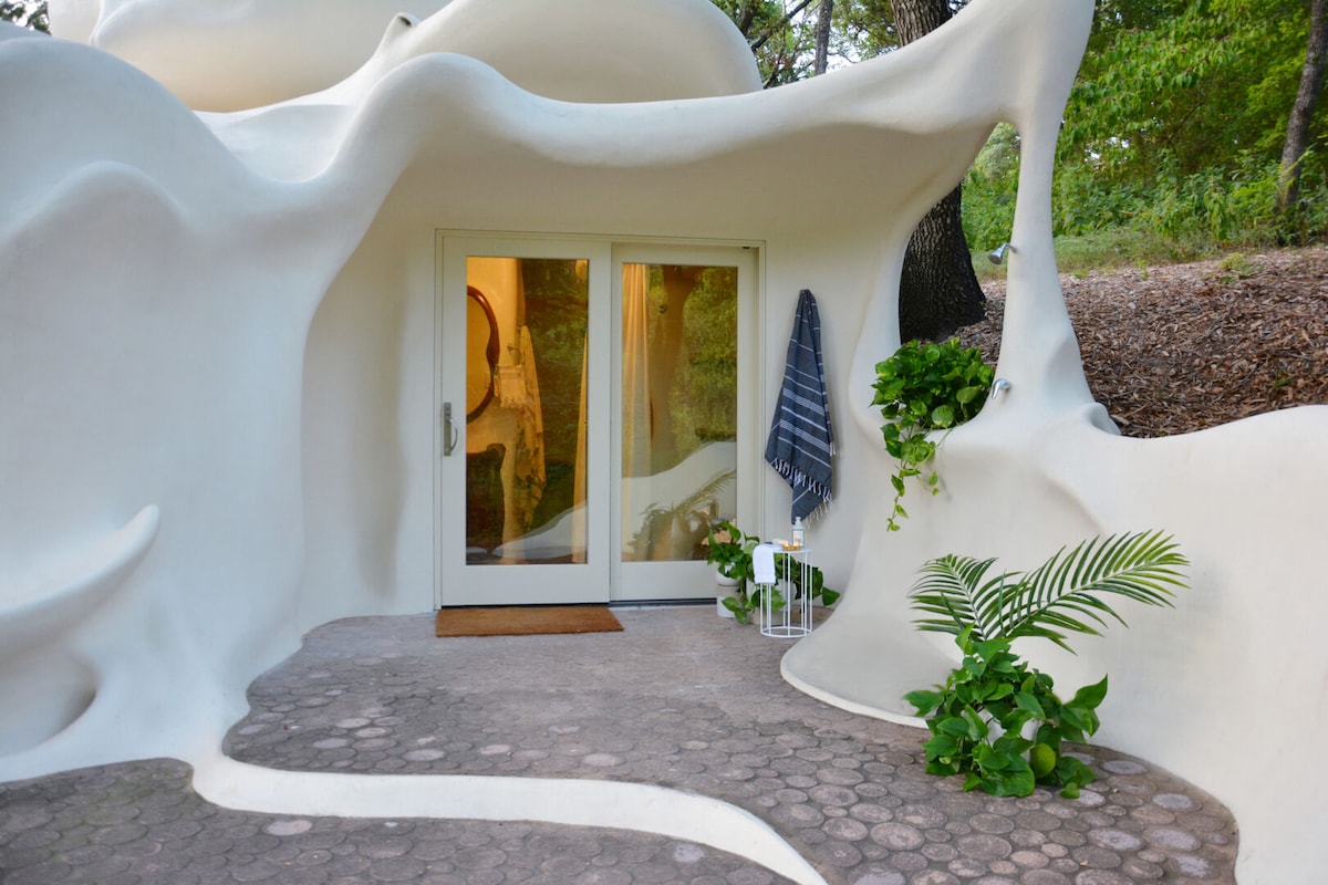 The Iconic Bloomhouse | Romantic Austin Escape