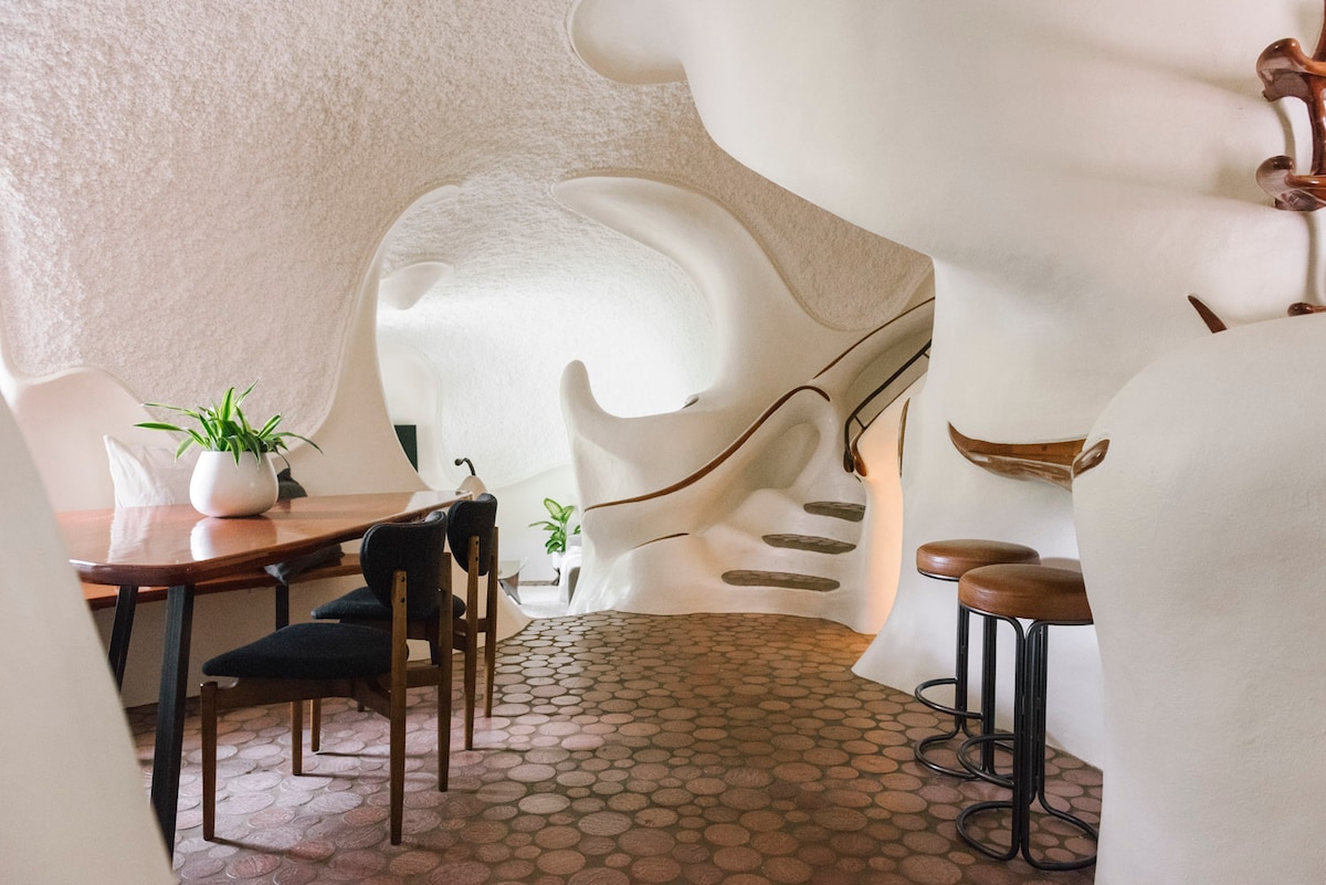 The Iconic Bloomhouse | Romantic Austin Escape