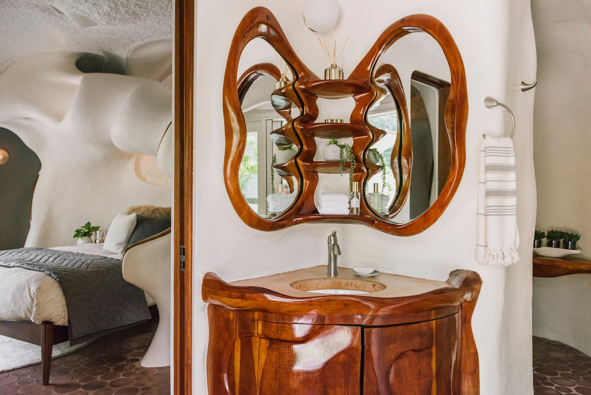 The Iconic Bloomhouse | Romantic Austin Escape
