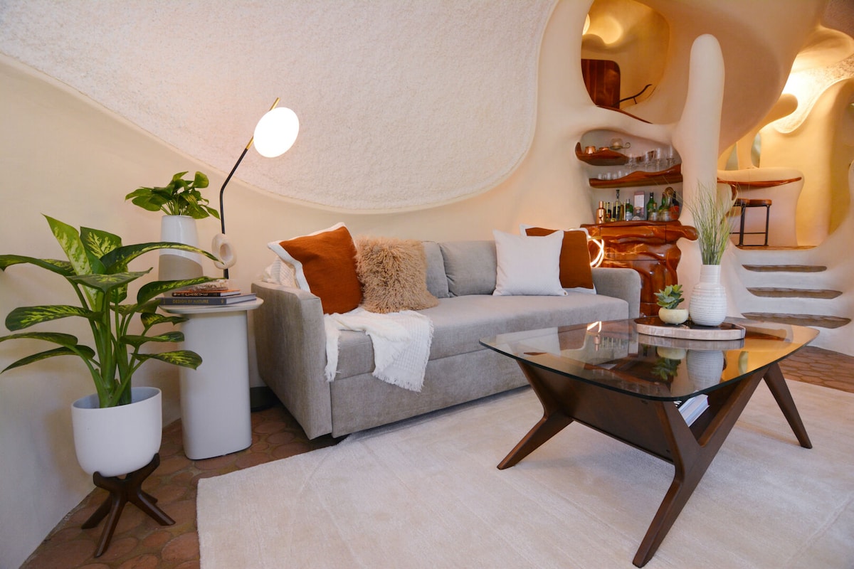 The Iconic Bloomhouse | Romantic Austin Escape