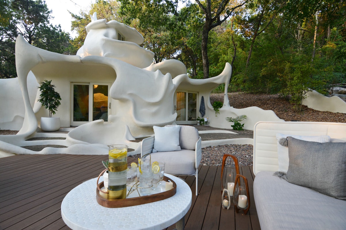 The Iconic Bloomhouse | Romantic Austin Escape