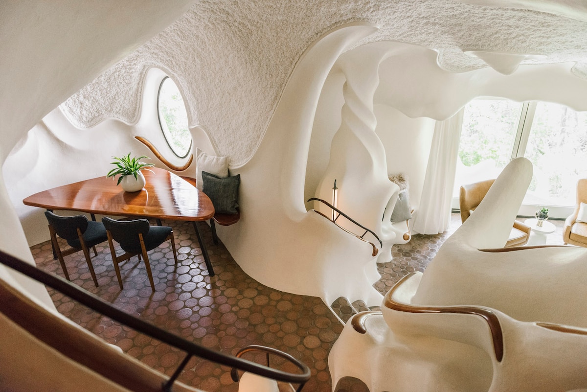 The Iconic Bloomhouse | Romantic Austin Escape