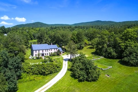 100% Private! Pool, Views, Skiing, Theatre!