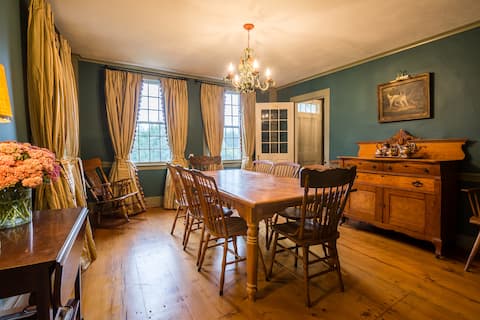 100% Private! Pool, Views, Skiing, Theatre!