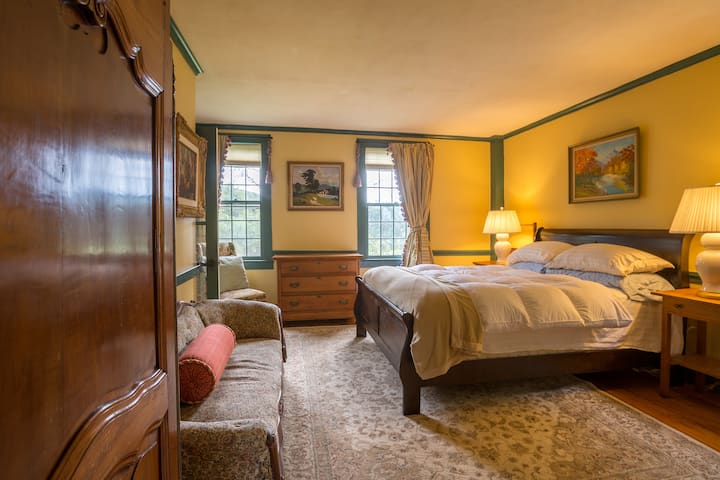 Bračna soba (širine 180 - 200 cm) sa spojenom