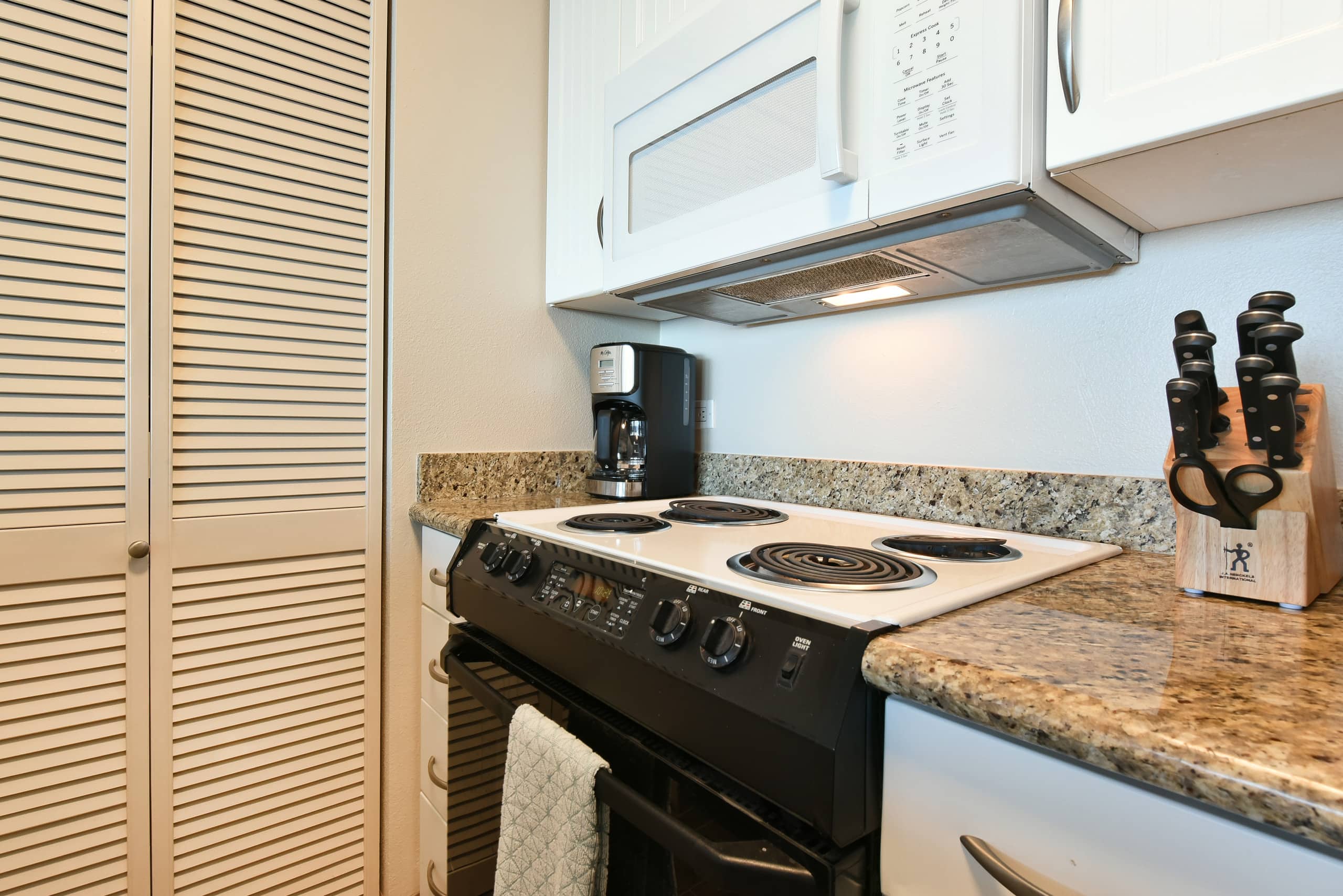 Condo in Lahaina · ★4.87 · 1 bedroom · 1 bed · 1 bath - Image 21