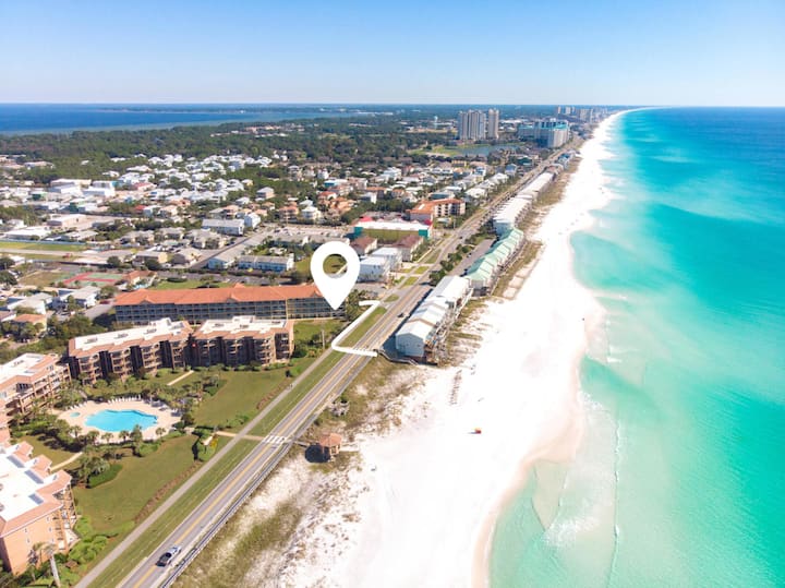 Pet-friendly Beach Condo, Ciboney 1008 - Miramar Beach, FL
