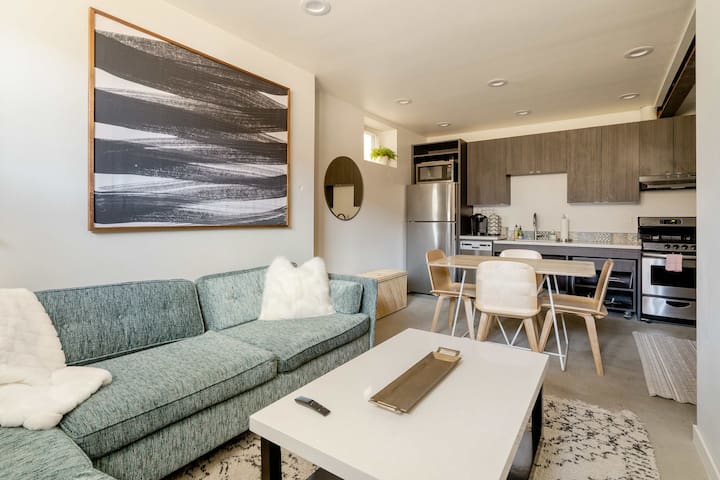 3BR • Sleeps 8 • Foodie Haven • SE Portland