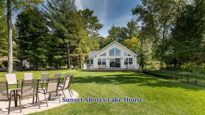 Vast Open Floor Home with Fire Pit on the Lake