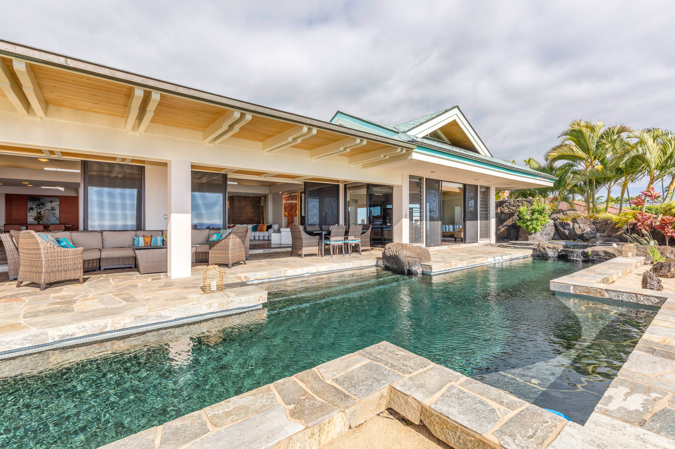 Home in Kailua-Kona · ★4.66 · 4 bedrooms · 5 beds · 3.5 baths - Image 8