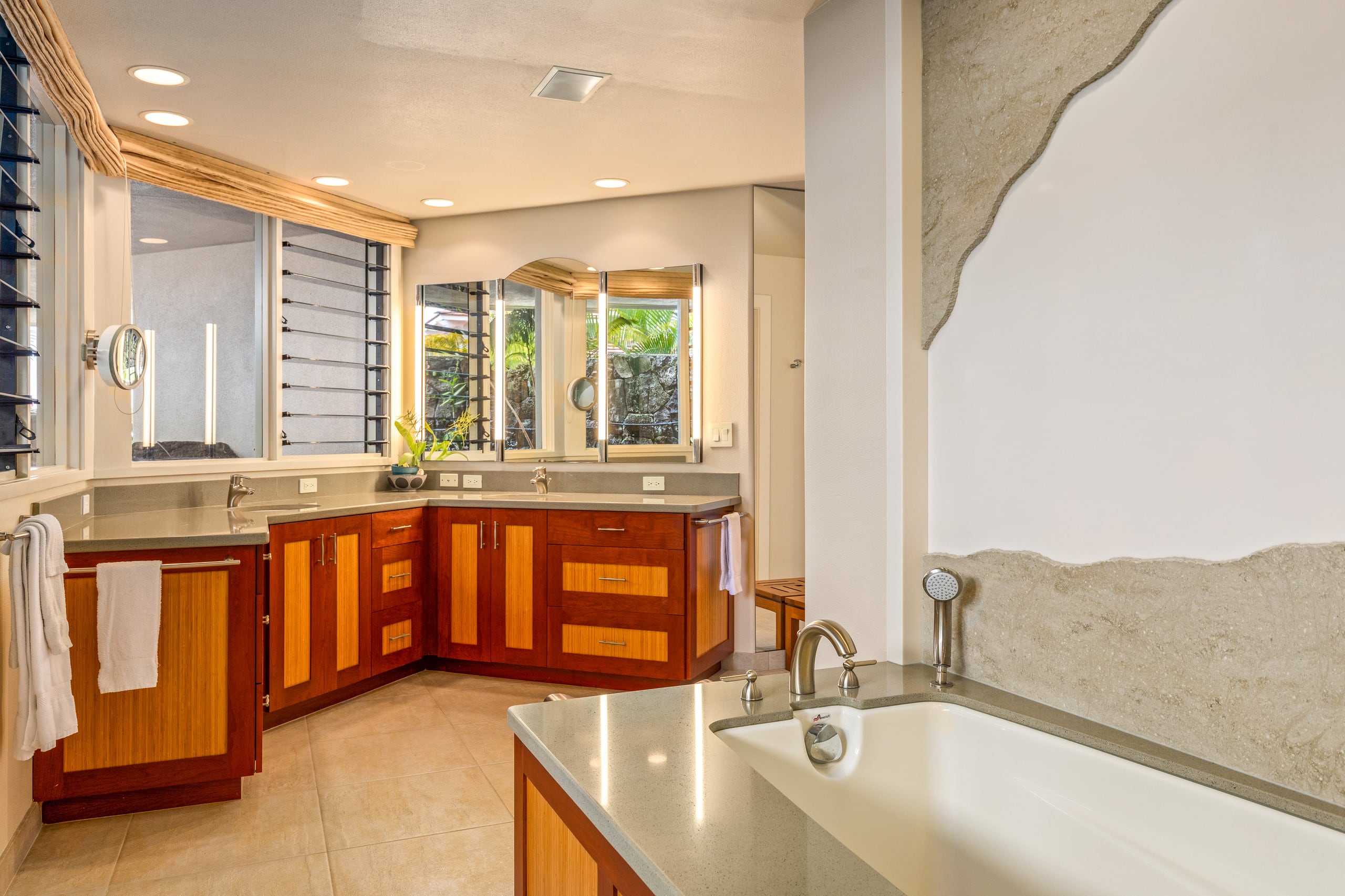 Home in Kailua-Kona · ★4.66 · 4 bedrooms · 5 beds · 3.5 baths - Image 29