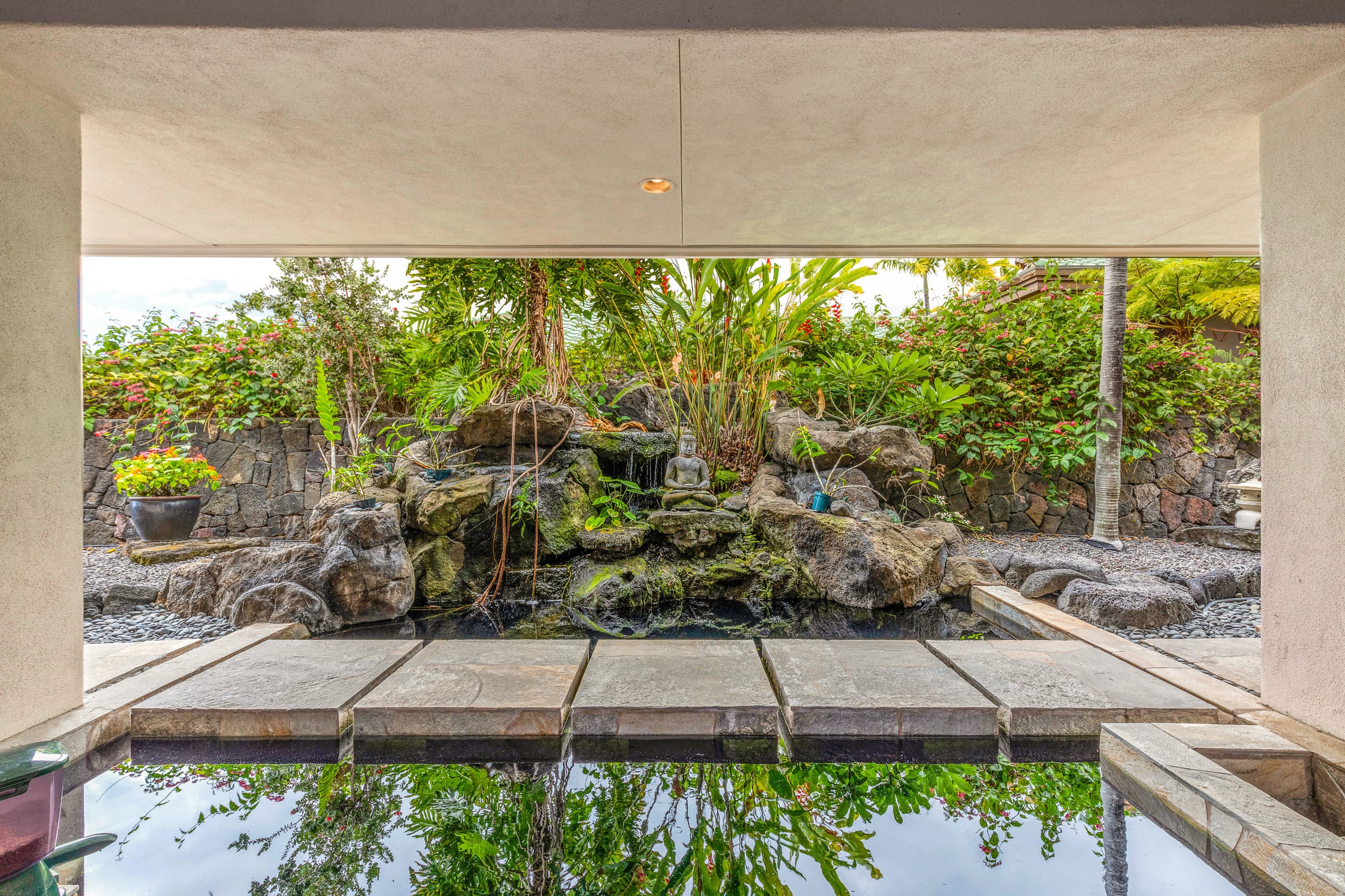 Home in Kailua-Kona · ★4.66 · 4 bedrooms · 5 beds · 3.5 baths - Image 44