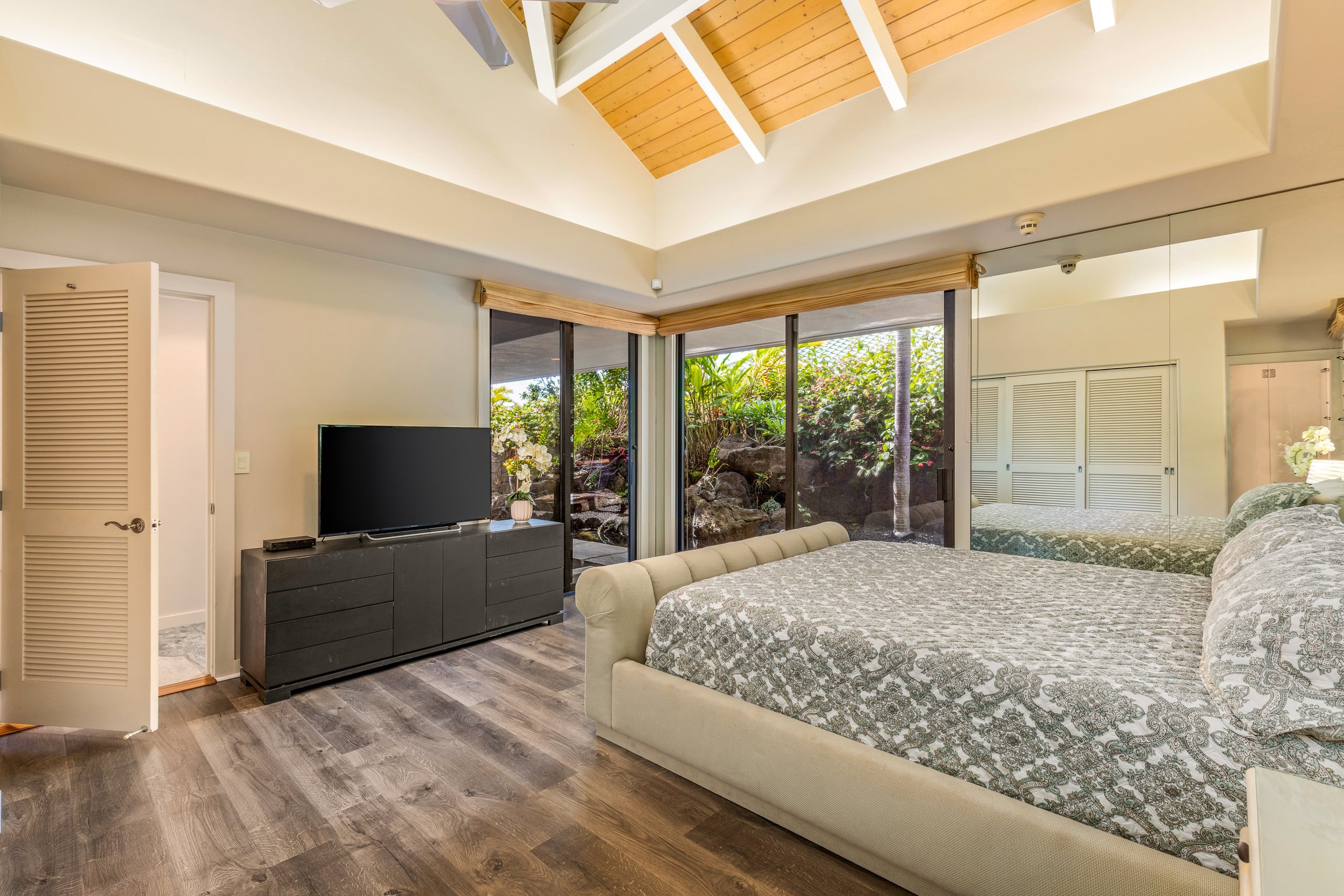 Home in Kailua-Kona · ★4.66 · 4 bedrooms · 5 beds · 3.5 baths - Image 36
