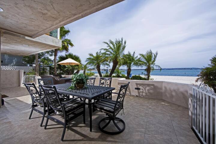 Bay Front Luxury A MUST SEE! gallery image 2