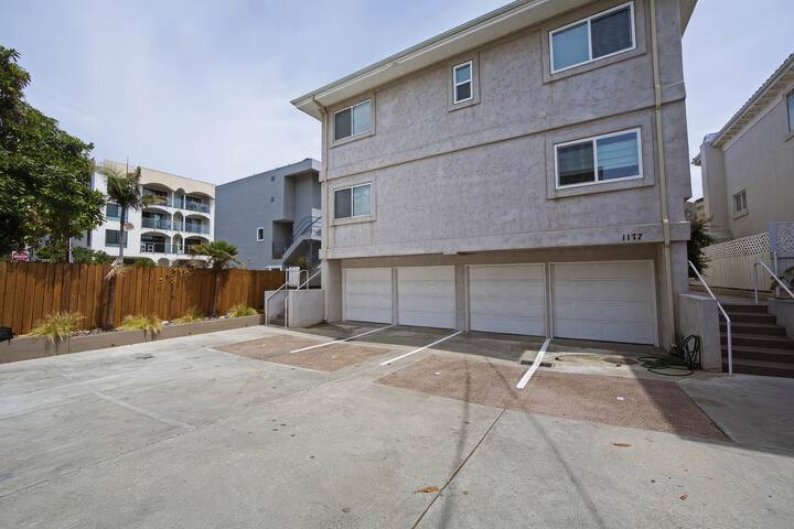 Bay Front Luxury A MUST SEE! gallery image 4