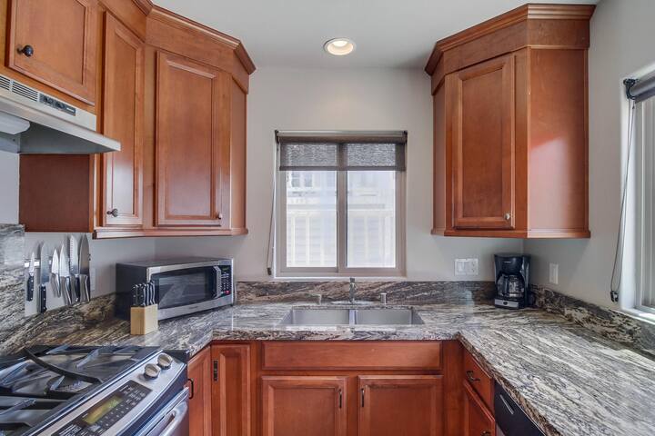 Isthmus Vacation Multi-Family Home, Rooftop deck! gallery image 5