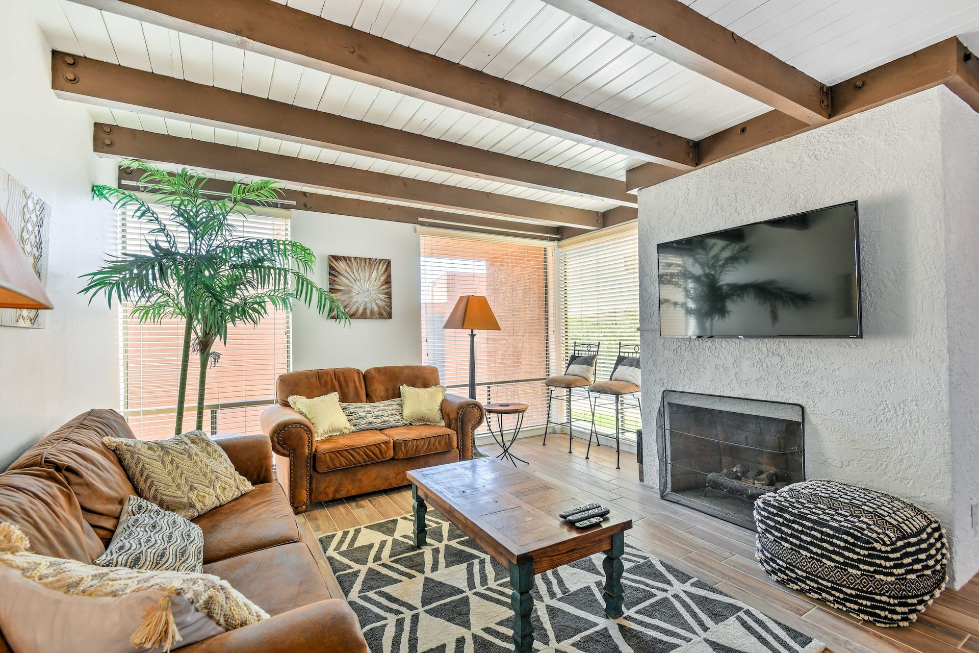 3 Mi to Old Town: Scottsdale Condo w/ Pool & Lake