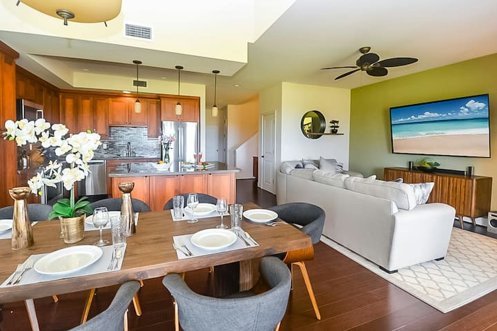 Beautiful Top-Floor 3BR | Patio | Pool