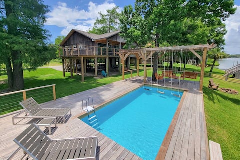 Home on San Jacinto River w/ Hot Tub, Deck & Grill