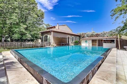 Maison de Maître en Provence XXL pool and bikes