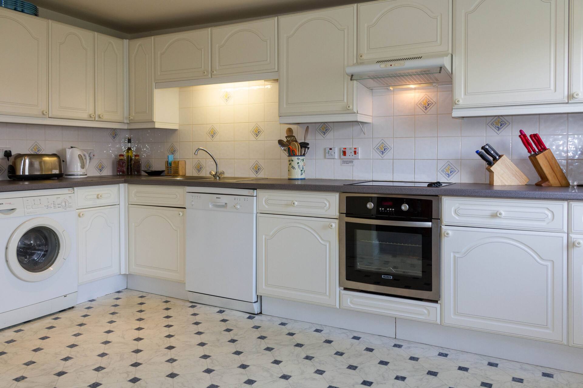 4 Bell Lodge,  - sleeps 7 guests  in 3 bedrooms — photo 5