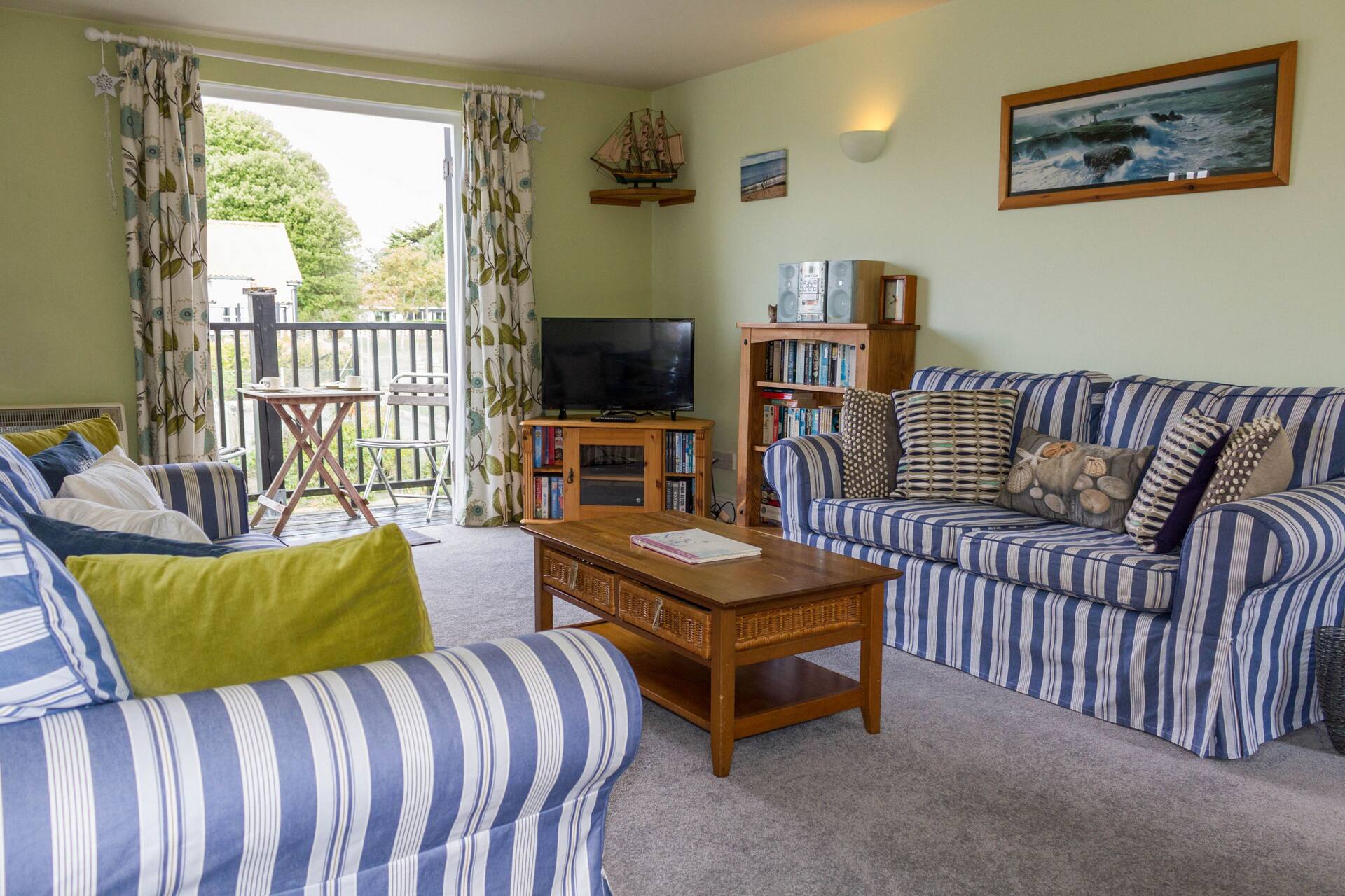 4 Bell Lodge,  - sleeps 7 guests  in 3 bedrooms — photo 2