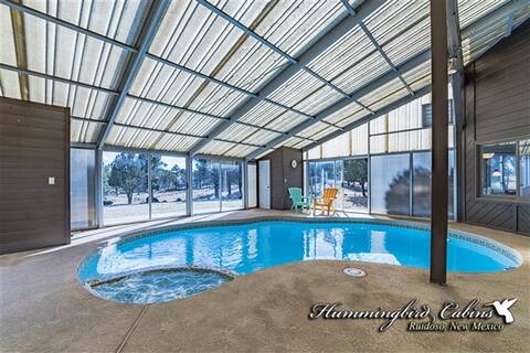 Little Bear Lodge swimming pool, hot tub, secluded